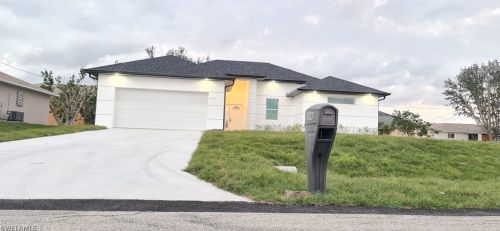 827 16th Ter, Cape Coral, FL 33909-8940