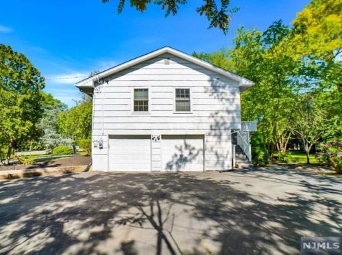 550 Franklin Ave, Franklin Lakes NJ  07417-2512 exterior