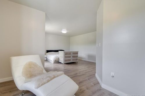 16 Olde Vlg Cir, Wallingford CT 06492-4821 exterior