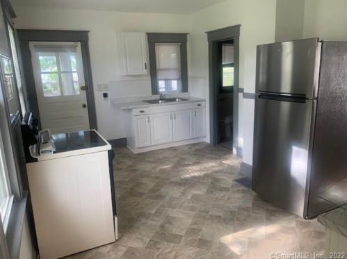 599 Center St, Manchester, CT 06040-3946