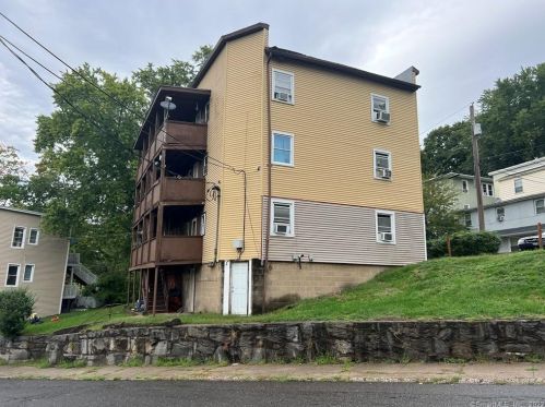 5 Spring St, Ansonia, CT 06401-3329