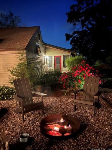 6 Buttonball Trl, Norwalk CT  06851-2812 exterior