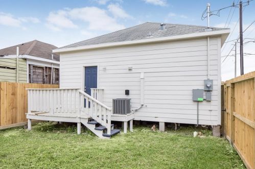 702 40 St, Galveston TX 77550-1243 exterior