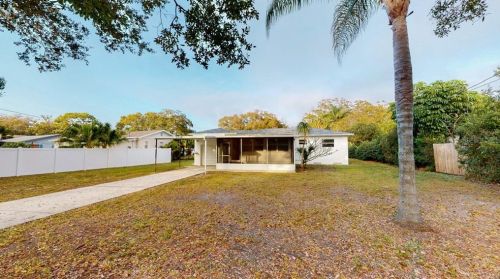 7116 Date Palm Ave, Saint Petersburg FL  33707-2013 exterior