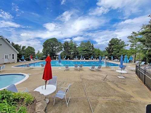 20 Four Oaks Rd, Bedminster NJ  07921-2048 exterior