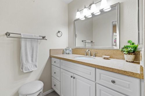 49205 Avenida Vista Bonita, La Quinta CA  92253-2534 exterior