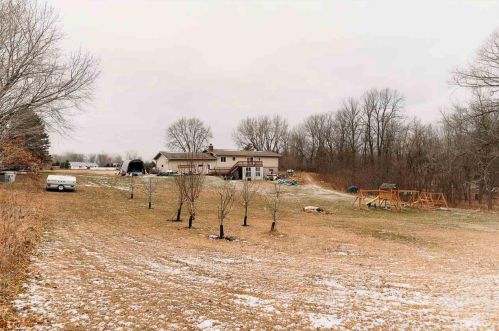 994 Frontage Rd, Little Suamico, WI 54141-8817