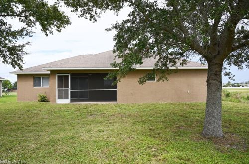 719 24th Pl, Cape Coral, FL 33993-7010