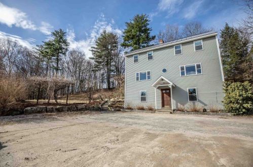 37 Forest Rd, Weare, NH 03281-5813