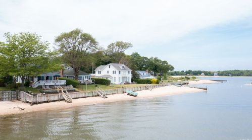 2905 Bay Shore Rd, Greenport NY  11944-2730 exterior