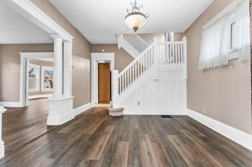 220 Hillcrest Ave, New Castle, PA 16105-2156