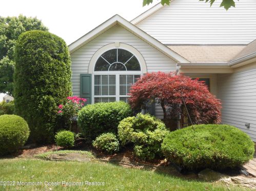 162 Skyline Dr, Lakewood, NJ 08701-5741