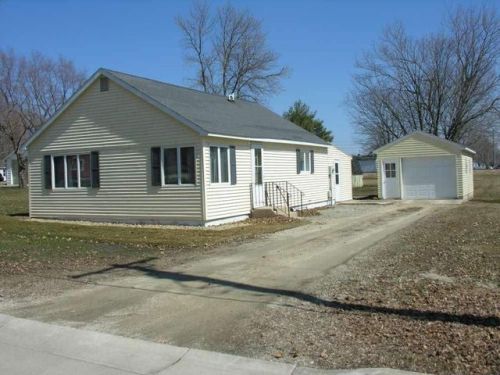 816 6th St, Osage, IA 50461-1238