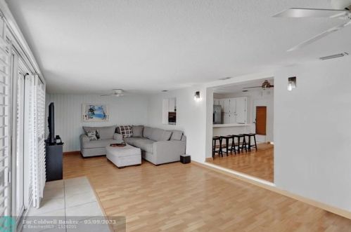 305 4th Ter, Dania Beach FL  33004-4714 exterior