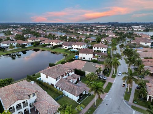 8297 28th St, Hollywood FL  33024-3187 exterior