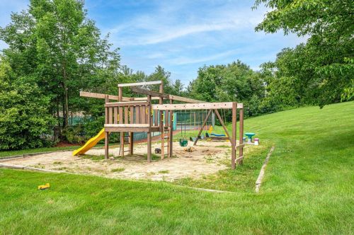 27 Cadogan Way, Nashua NH 03062-2286 exterior