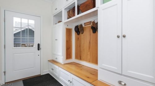 211 Seneca Pl, Westfield NJ  07090-4335 exterior