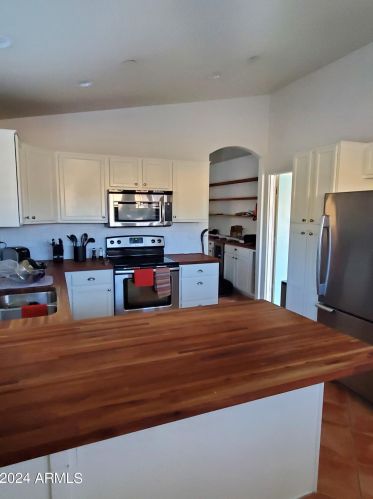 5251 Pontiac Dr, Glendale, AZ 85308-9196