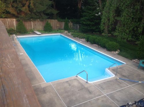 14 Hilltop Blvd, East Brunswick NJ  08816-2832 exterior