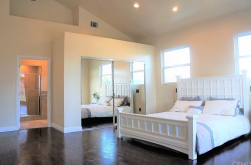 10216 Park St, Bellflower, CA 90706-6027