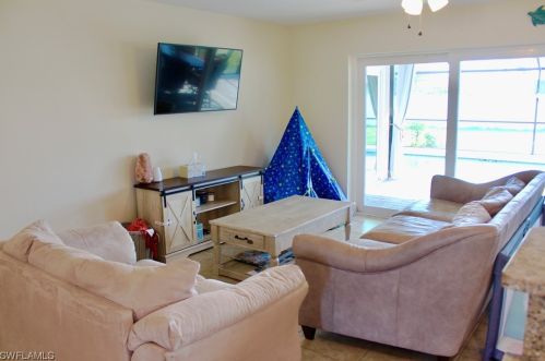 3752 2nd Ave, Cape Coral FL  33904-4807 exterior