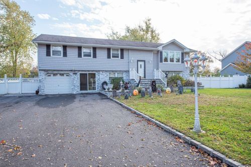 28 Hammond Rd, Elwood NY  11731-4810 exterior