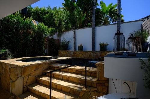 513 Dianthus St, Manhattan Beach CA  90266-6720 exterior