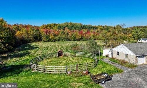 7455 Hillside Dr, Spring Grove PA  17362-8555 exterior