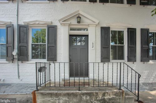 32 Big Spring Ave, North Newton, PA 17241-1402