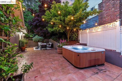 61 Calvert Ct, Oakland CA 94611-3436 exterior