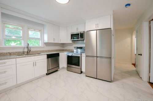 54 Henry St, Waterbury CT  06708-2608 exterior