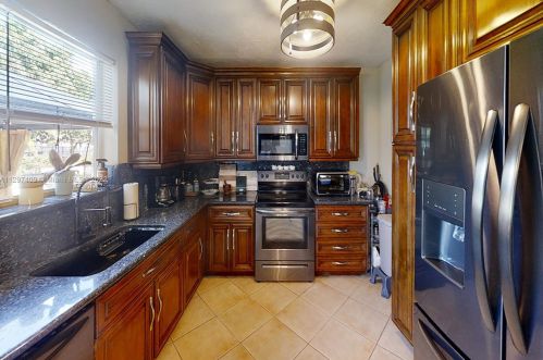 6651 25 St, Hollywood FL 33023-2738 exterior