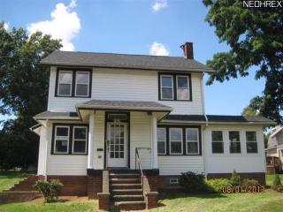 1029 Colonial Blvd, Canton, OH 44714-1825
