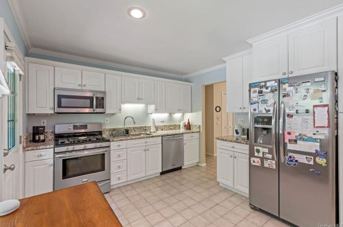 10 White Birch Dr, Crotonville NY  10562-2521 exterior