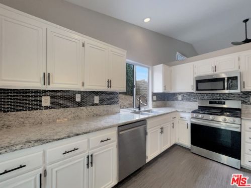 27769 Kristin Ln, Santa Clarita CA  91350-4325 exterior