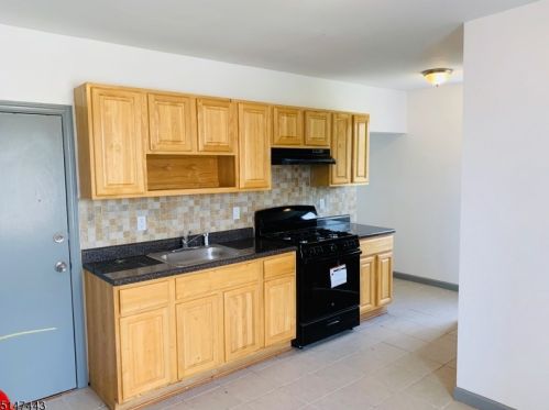 54 2 St, Newark NJ 07107-3106 exterior