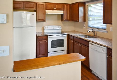 22 Phillips Rd, Bricktown NJ  08724-2441 exterior