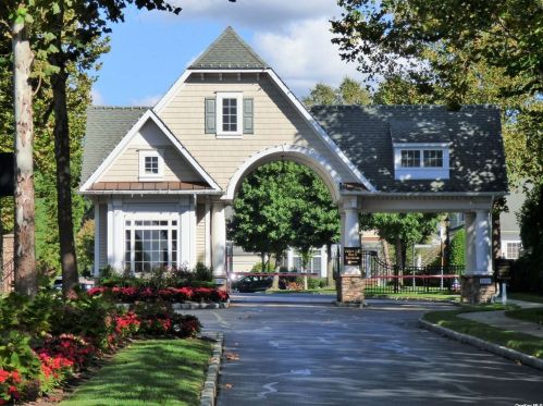 12 Concerto Dr, Lake Grove, NY 11755-1310