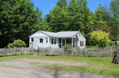 60 Davis Rd, New Hartford, CT 06057-4206