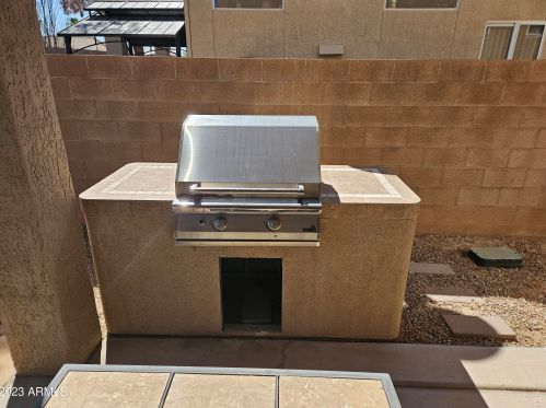 22209 Las Brizas Ln, Sun City AZ 85375-2858 exterior