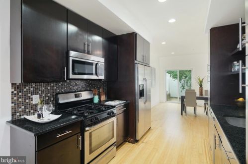 821 Leland St, Philadelphia, PA 19130-2112