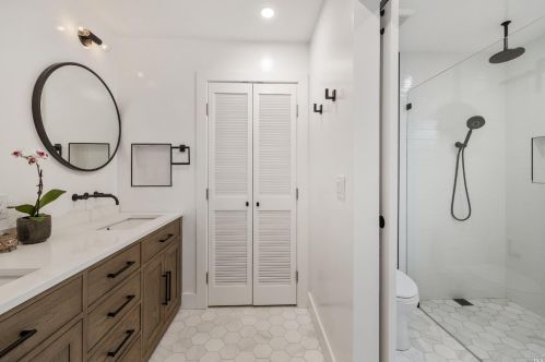 221 Martinique Ave, Tiburon CA  94920-1044 exterior