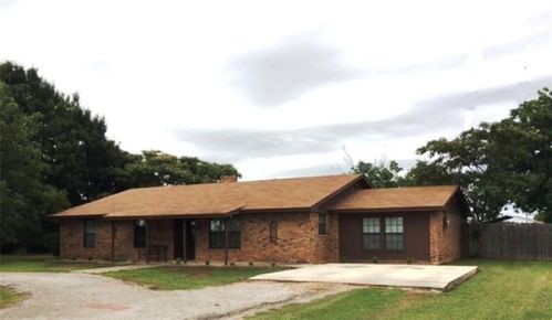 209 Longhorn Dr, Brownwood, TX 76802-2213