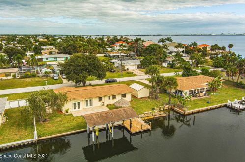 1723 Harbor Dr, Merritt Island, FL 32952-5609
