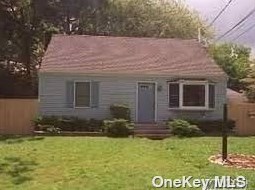 25 Lorraine Ct, Northport, NY 11768-3141