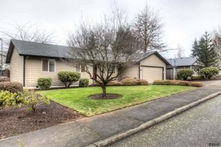 685 Foxglove St, Salem, OR 97306-1720
