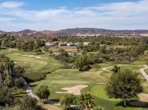 238 Country Club Dr, Simi Valley CA 93065-7629 exterior