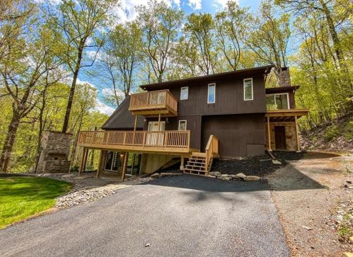 731 Bark Dr, Walnutport, PA 18088-9758