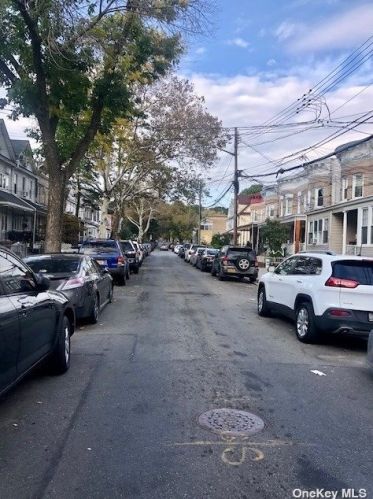 86-29 89th St, Jamaica, NY 11421-1322