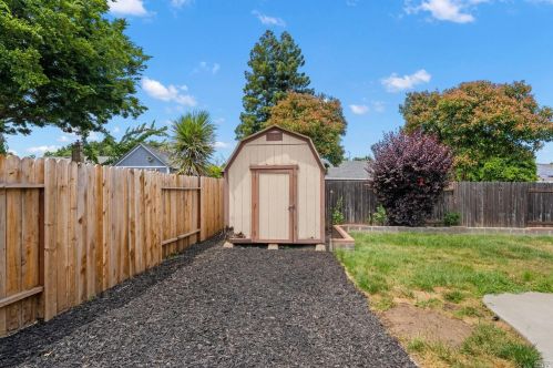 118 Arroyo Ct, Vacaville CA  95687-5204 exterior